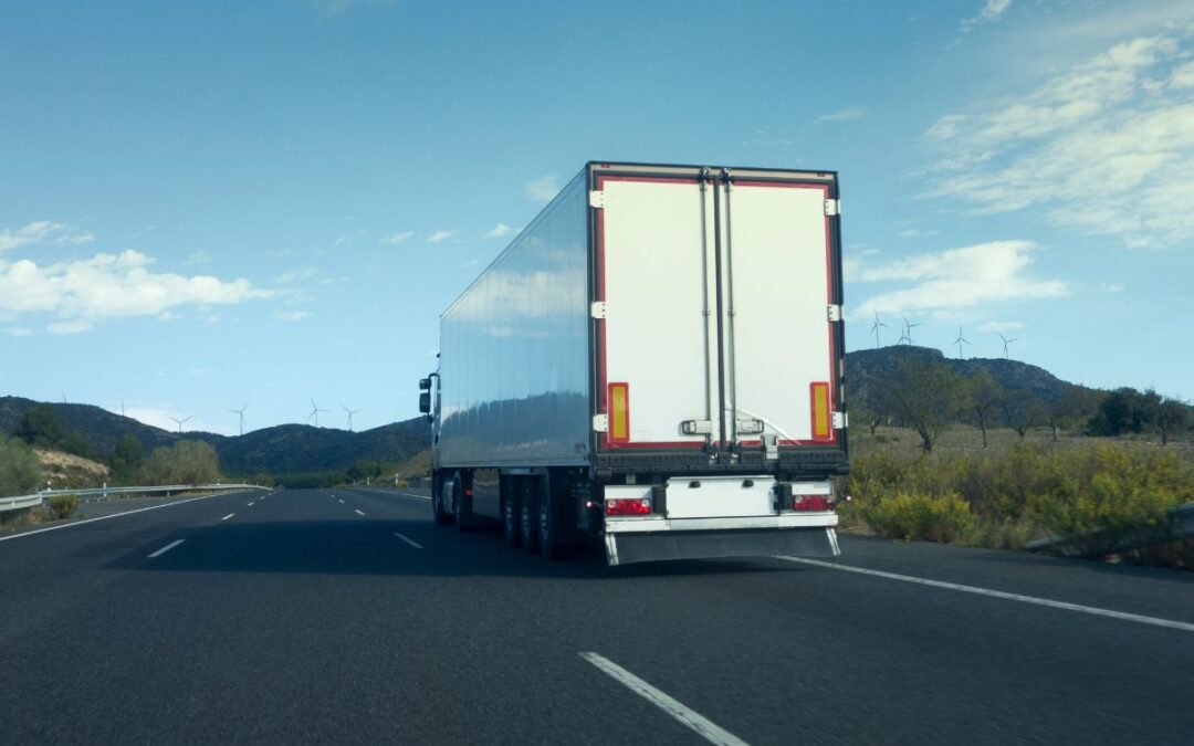 Cos’è il trasporto conto terzi: definizione e vantaggi per le aziende